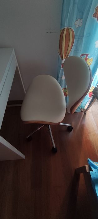 Conjunto de secretária e cadeira