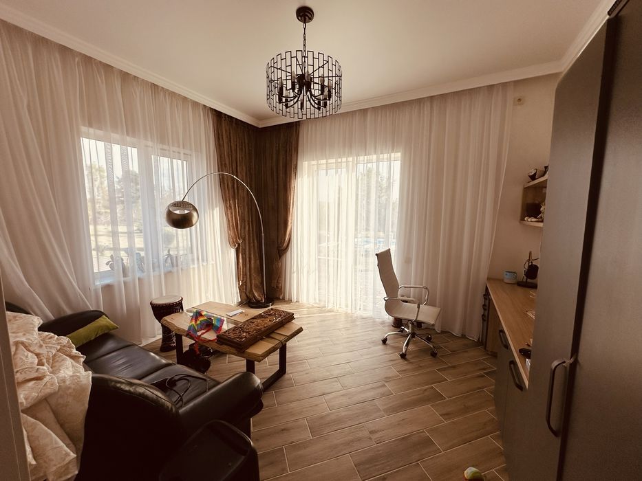 Продажа нового 2-эт. Дома 260м2 район Лесопарковая.