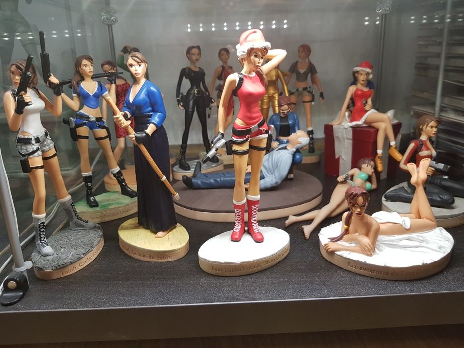 FIGURKA lara croft