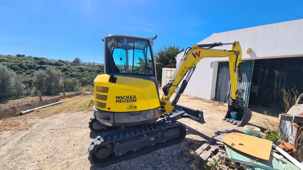 Serviço Mini giratoria com manobrador