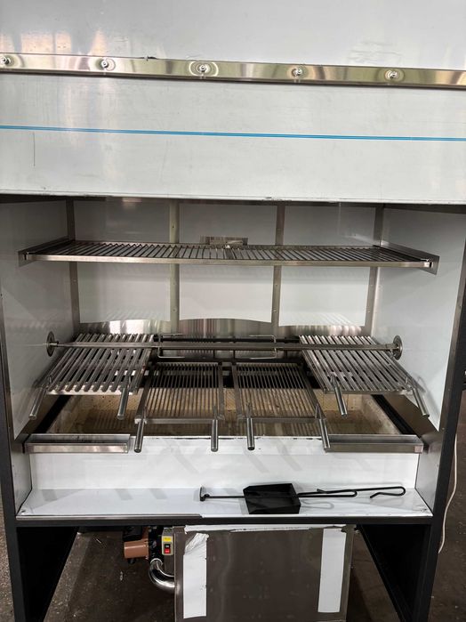 Мангальний комплекс з аргентинською решіткою та зонтом-гідрофільтром