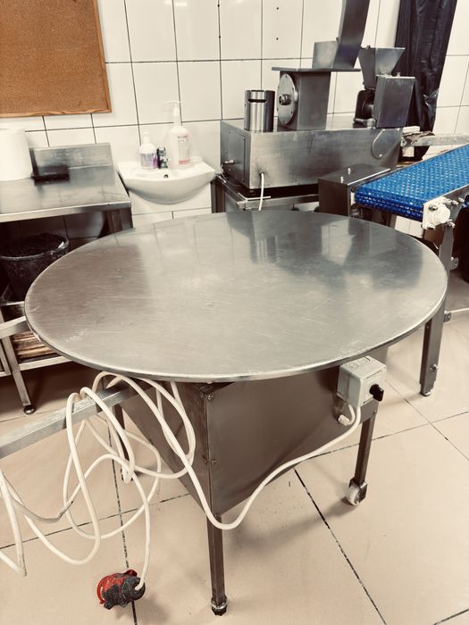 Stół obrotowy do pierogów