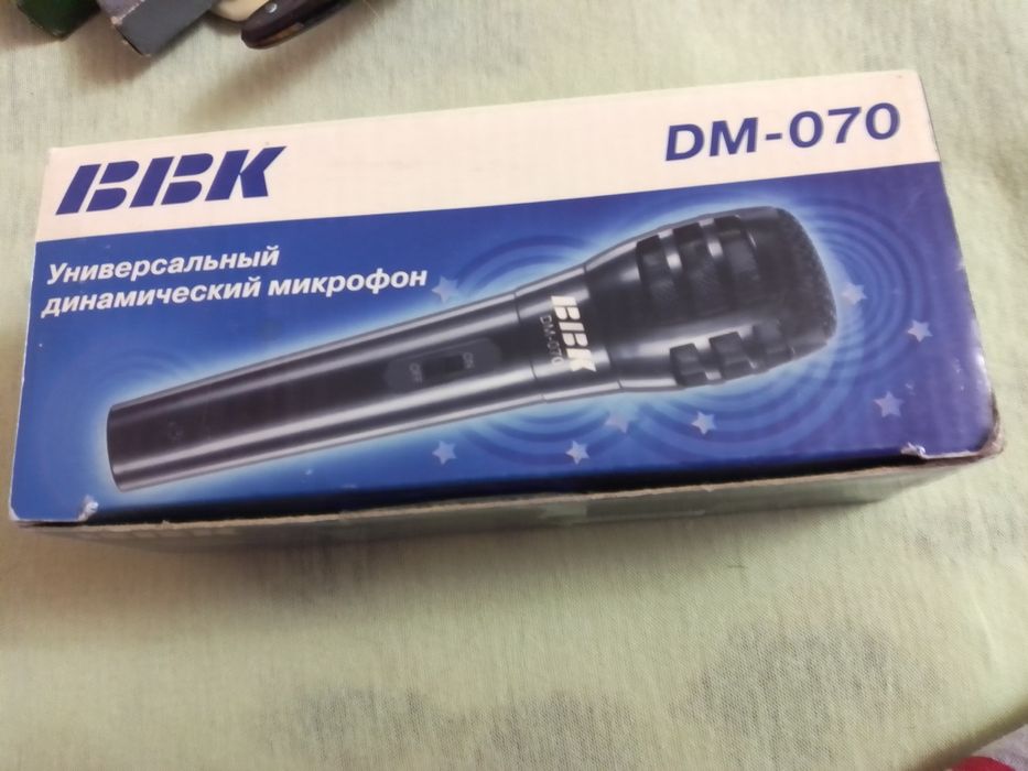 Универсальный динамический микрофон BBK dm070