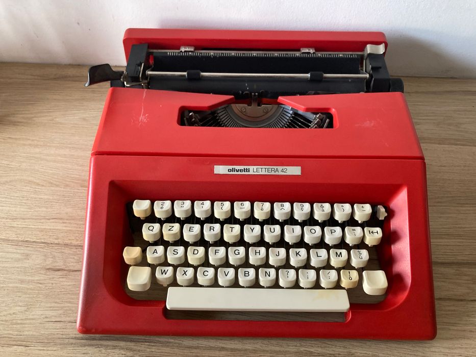 Máquina de escrever  **  Olivetti 42