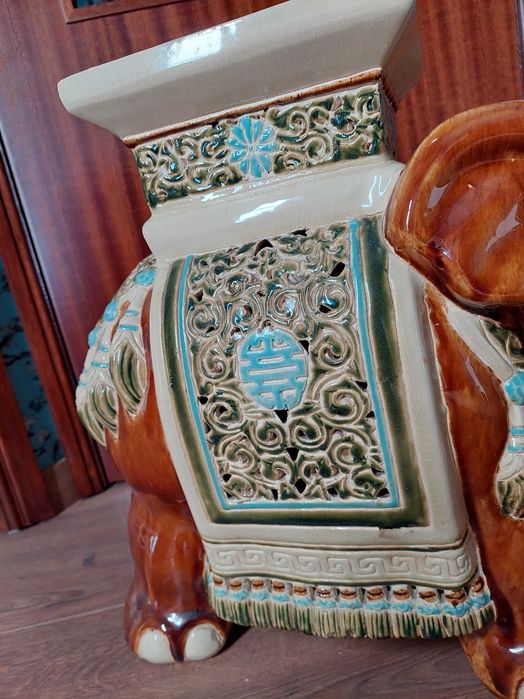 Elefante em cerâmica vidrada policromada