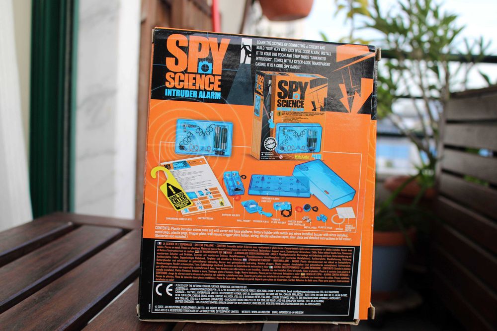 Kid labs spy science