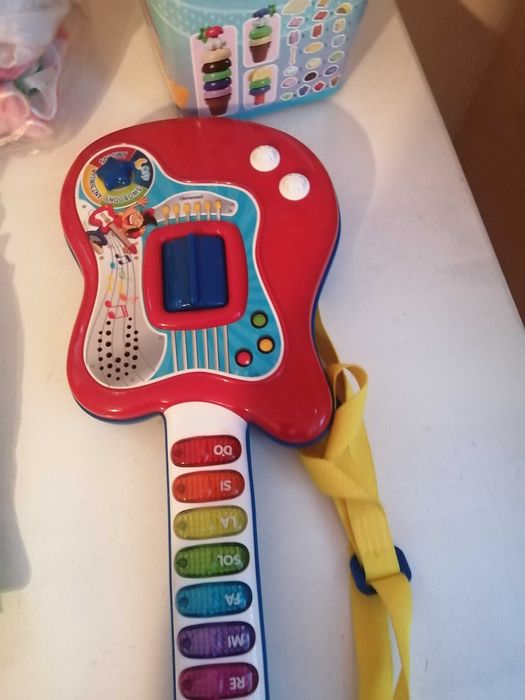 Gitara dla dziecka, zabawka, pierwsza gitara Clementoni
