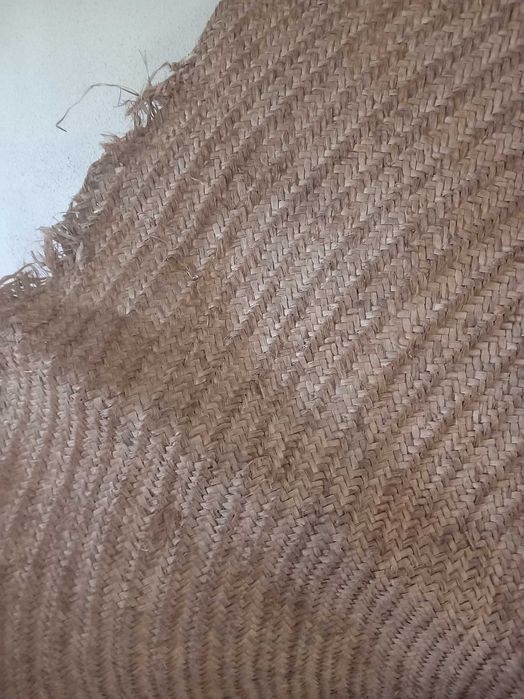 Tapete de palhinha, antigo, feita a mão, boas condições dado a idade