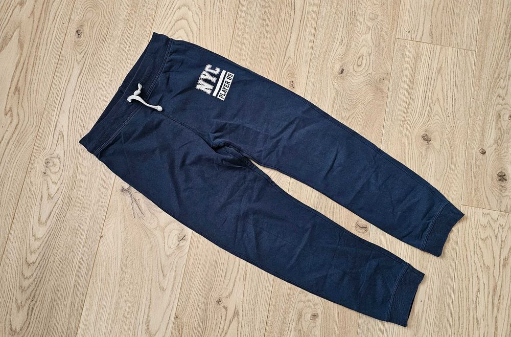 Spodnie dresowe dla chłopca 140-146