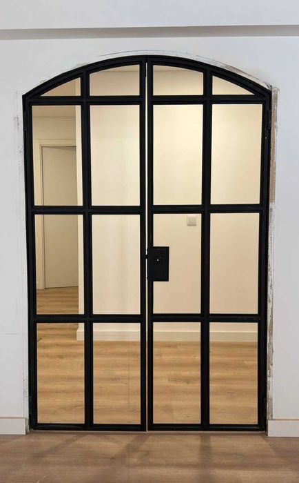 Divisórias e Estruturas em Vidro para Residenciais e Comerciais