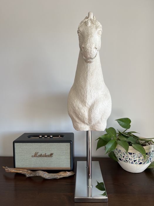 Cavalo decorativo em resina