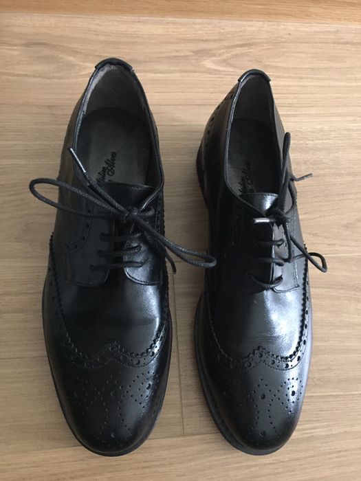 Sapatos clássicos pretos em pele Unissexo Atelier Fátima Alves - NOVOS