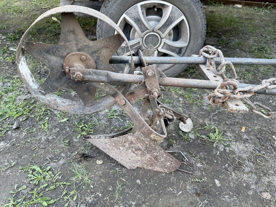 Полилка плуг окучник