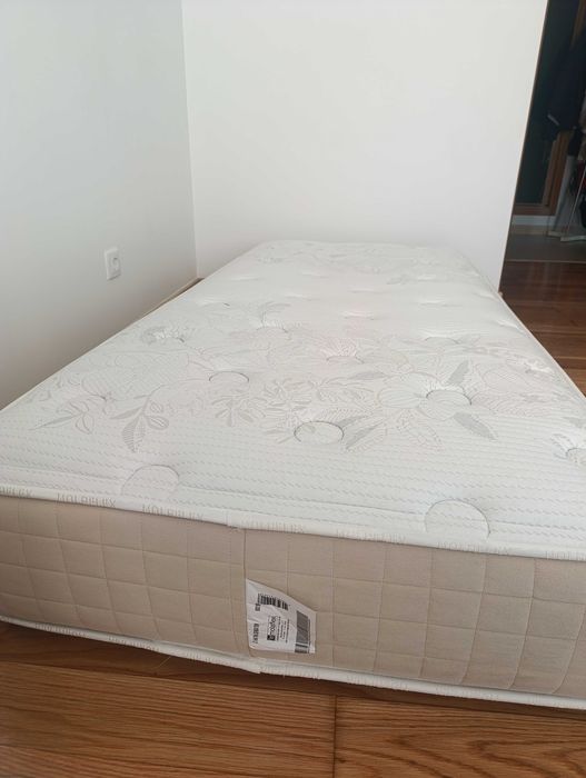 Colchão Molaflex e estrado  90 × 190