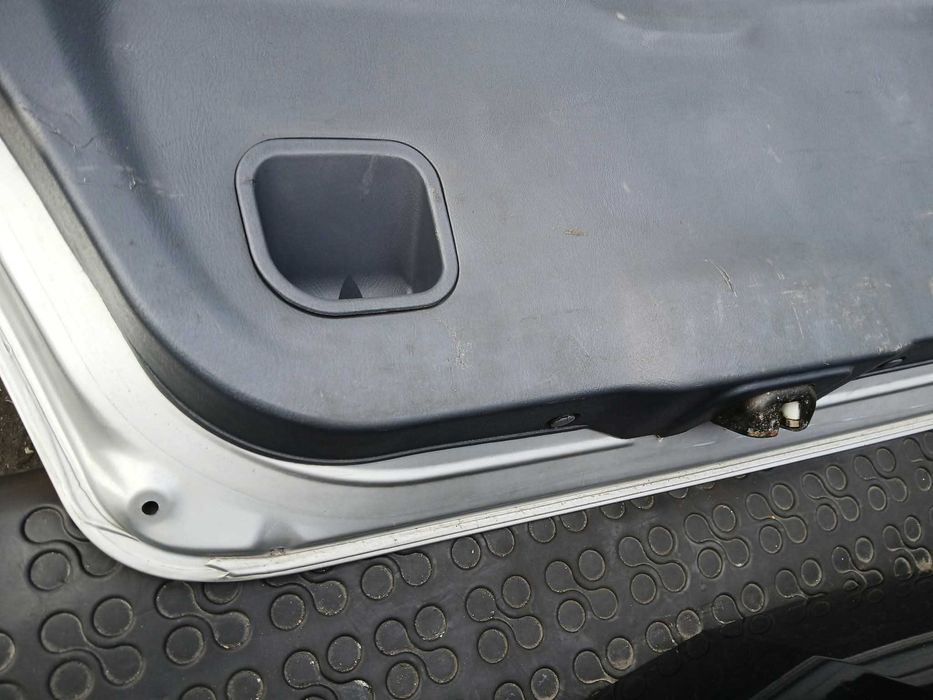 Nissan Almera N16 HB klapa bagażnika