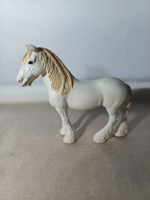 Zestaw figurek koni