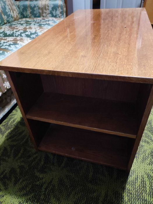 Журнальний столик