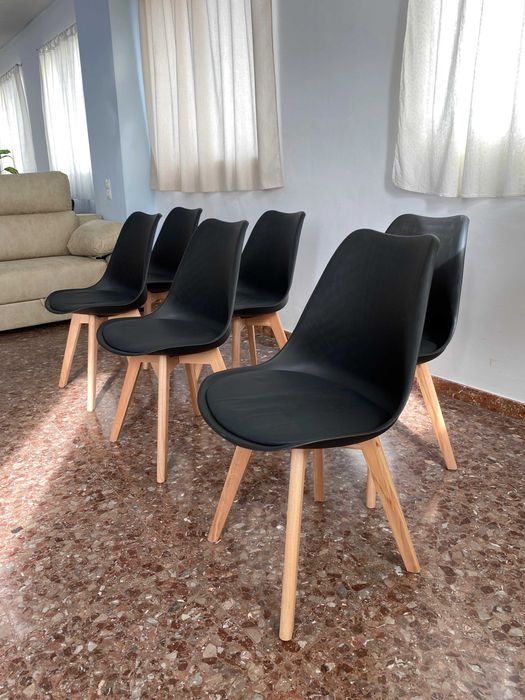Conjunto de 6 (4) cadeiras estofadas em preto, branco e cinzento