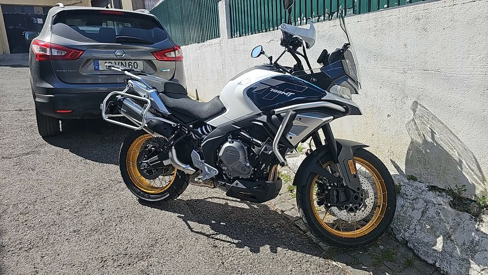 Cf moto MT 700 ADV  praticamente nova