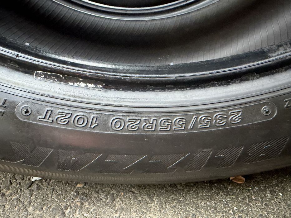 Bridgestone Blizzak 235/55 R20