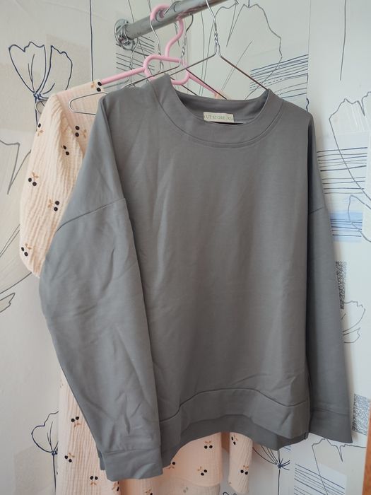 Світшот українського бренду ut store, кофта жіноча, не кошлатиться.