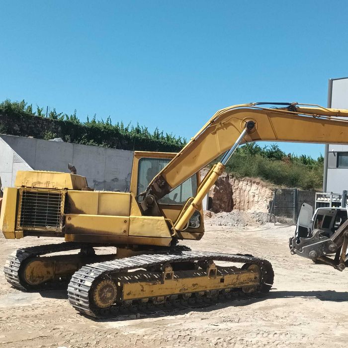Giratória Komatsu 210 de 1990