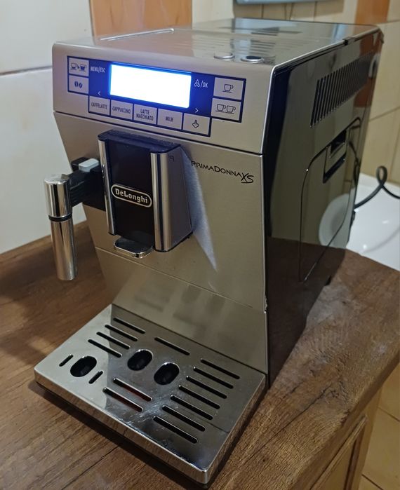 Кавомашина кавоварка PrimaDonna XS Delonghi б/в
