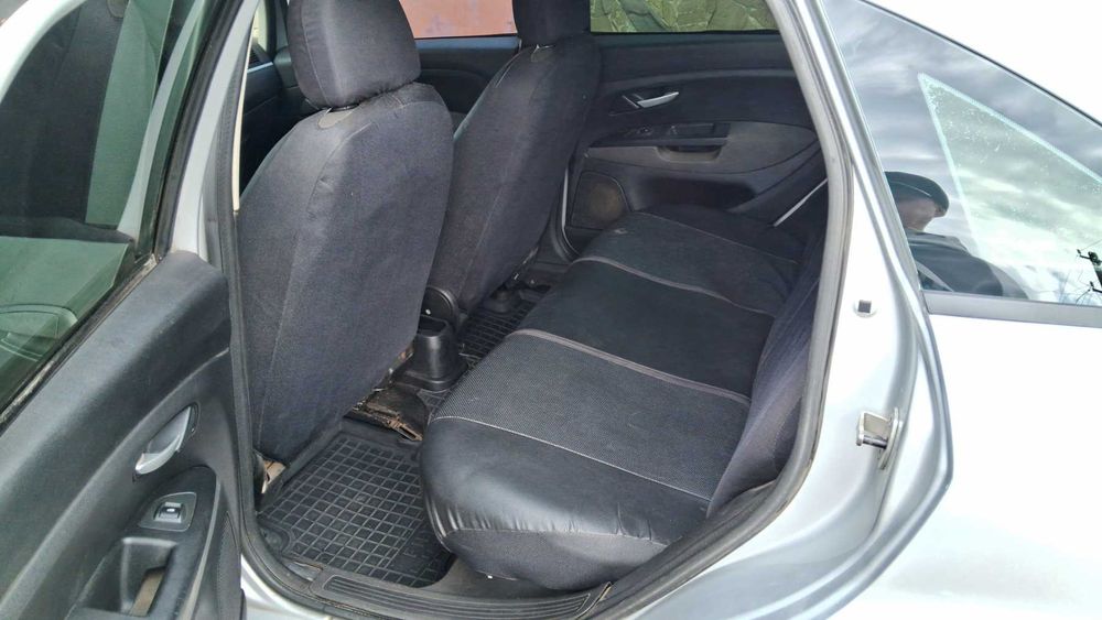 автомобиль fiat linea 1.4 t-jet