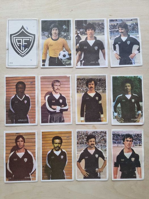 Cromos da equipa de futebol do Académico de Viseu