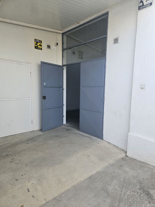 Armazém 70m2 + armazem de 230m2 abos com mezanine