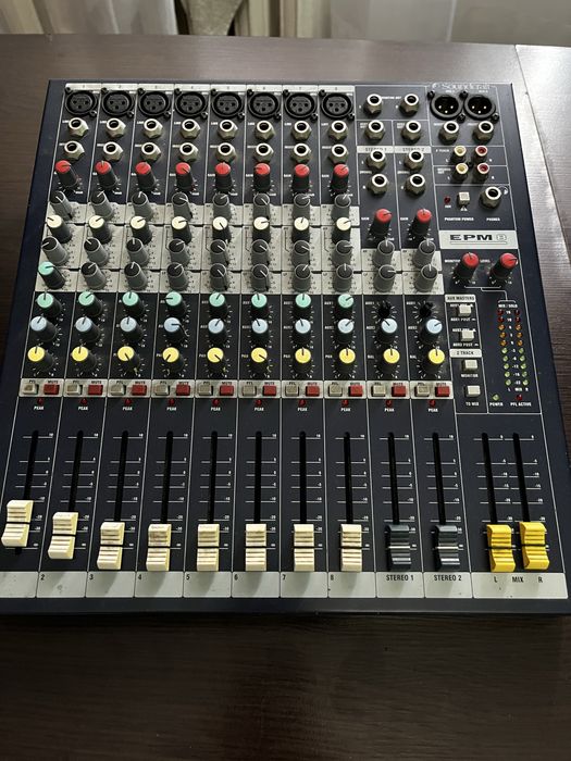 Mikser analogowy soundcraft EPM8