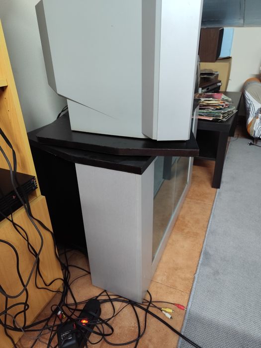 Móvel de TV com prateleira giratória