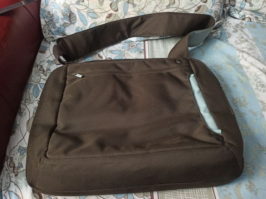 Фірмова сумка для ноутбука 17" Belkin Messenger Bag