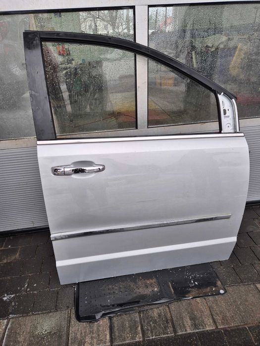 chrysler town country drzwi przednie prawe prawy przód lak PS2 srebrne