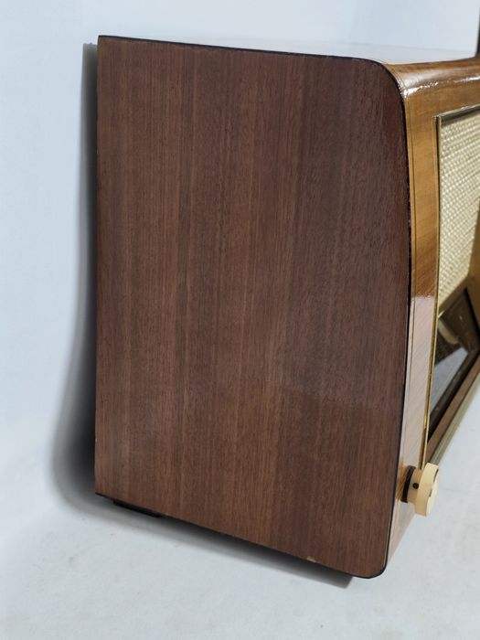 Rádio antigo reparado SABA