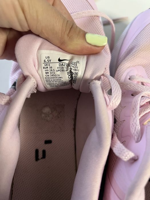 Кросівки Nike 39 розмір 2 пари по ціні 1500