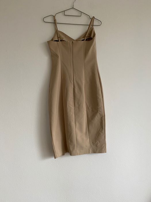 Sukienka bezowa elegancka prosta klasyczna