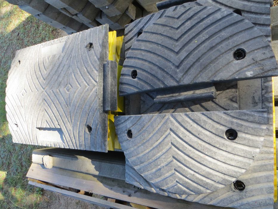 Próg zwalniający 3 metrowy Slowly5 ze śrubami montażowymi (1,5 mies)