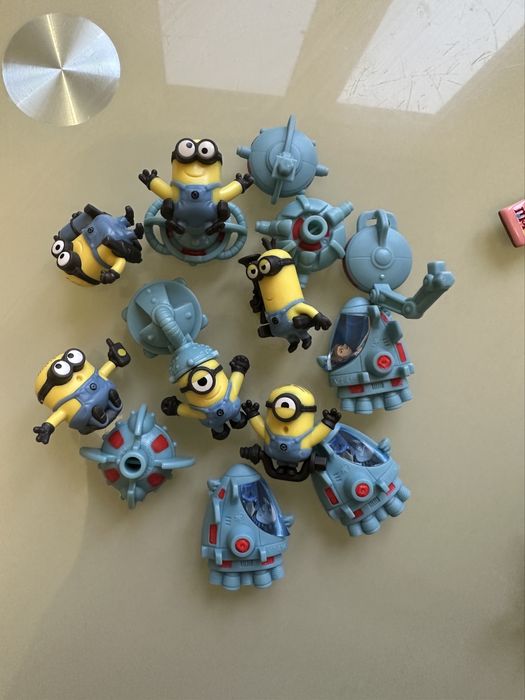 Кіндер іграшки міньйони колекція
