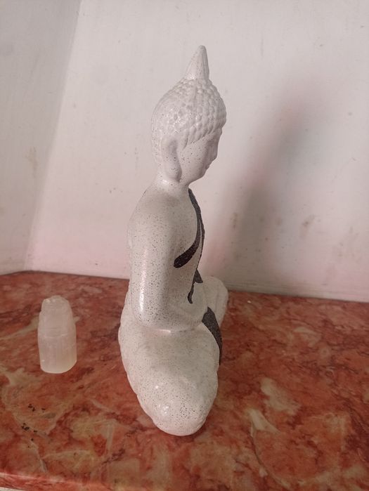 Vendo  bonita estatueta em excelente estado