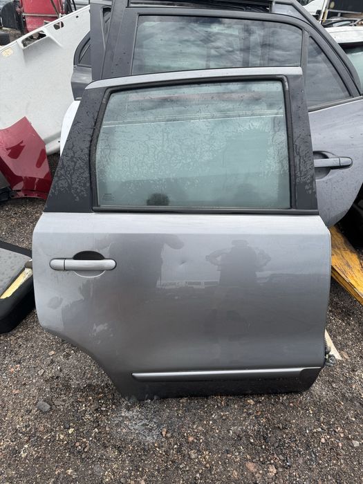Двері задні праві Nissan Note e11