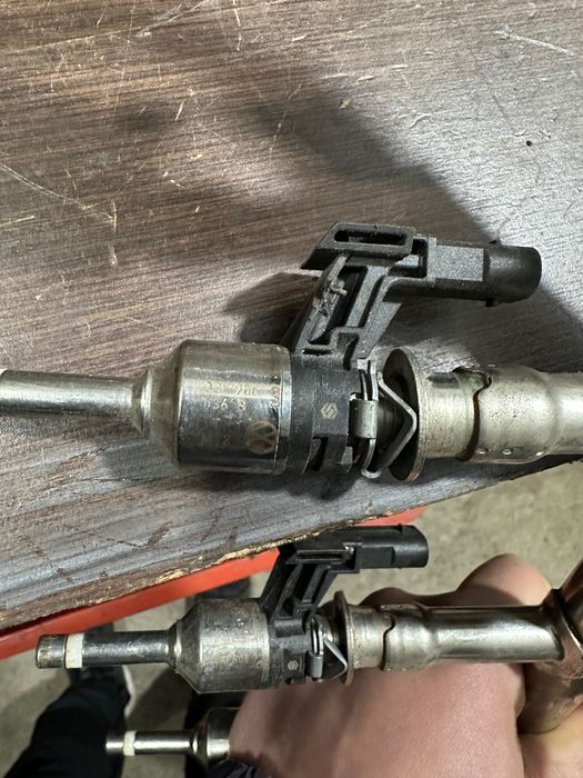 Форсунка впрыска топлива skoda audi vw 1.2 tsi 03F906036B