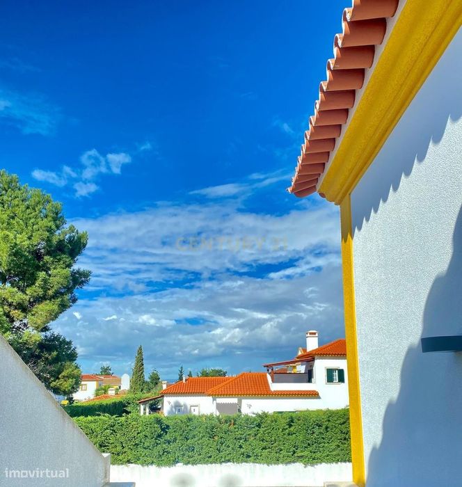 4 Suítes + Piscina | Moradia Com Jardim E Garagem Em Azeitão
