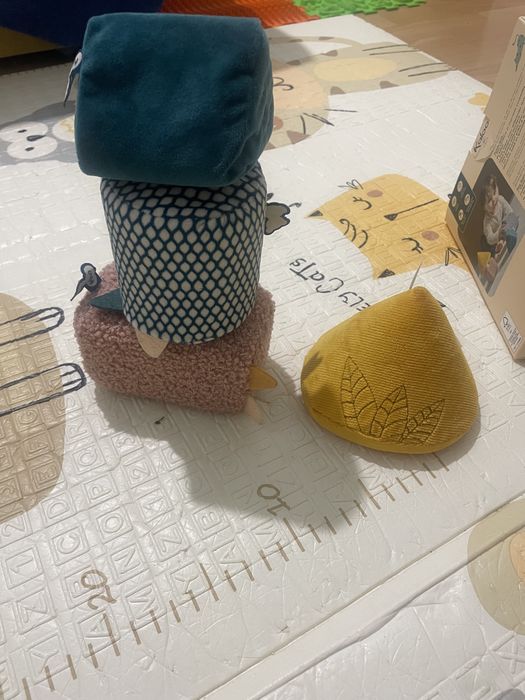 Сенсорні ігри  (тактильні кубики зі звуком)