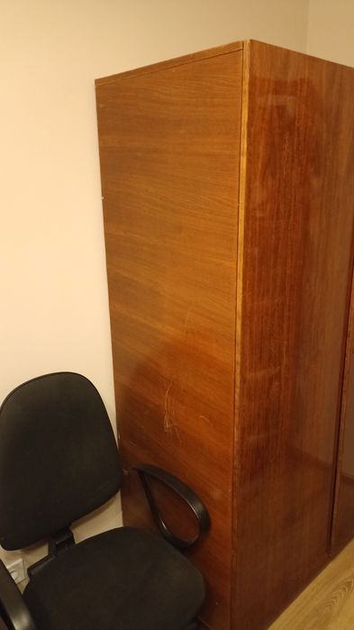 Шкаф двухстворчатый лакированный