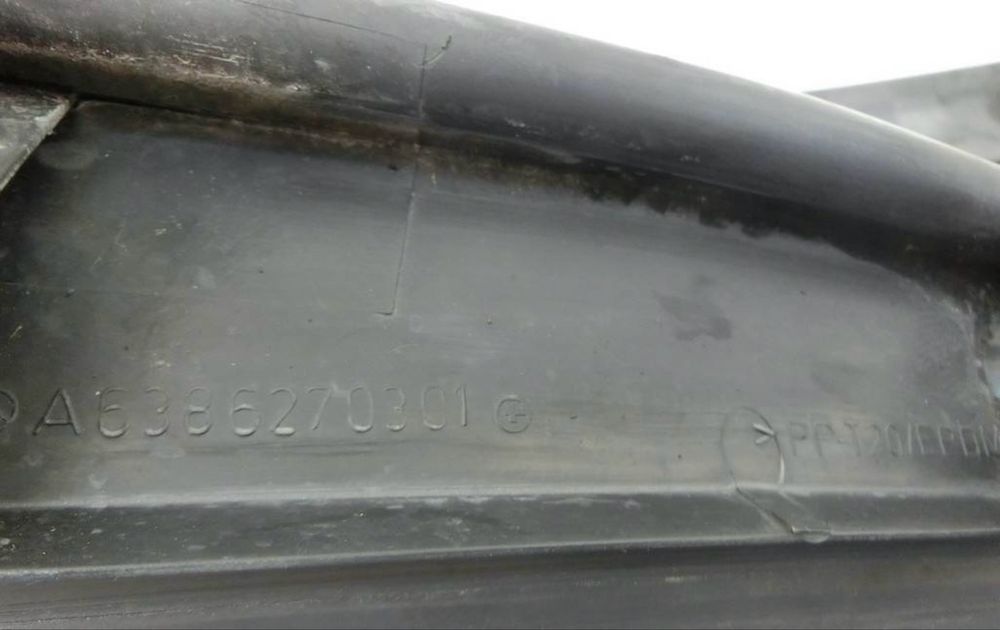 Жабо под лобовое стекло пластик Mercedes Vito 638 A6386270301