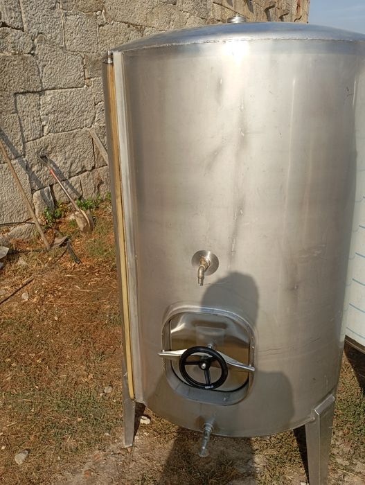 Cubas para vinho  de 1000, 750, 650 litros