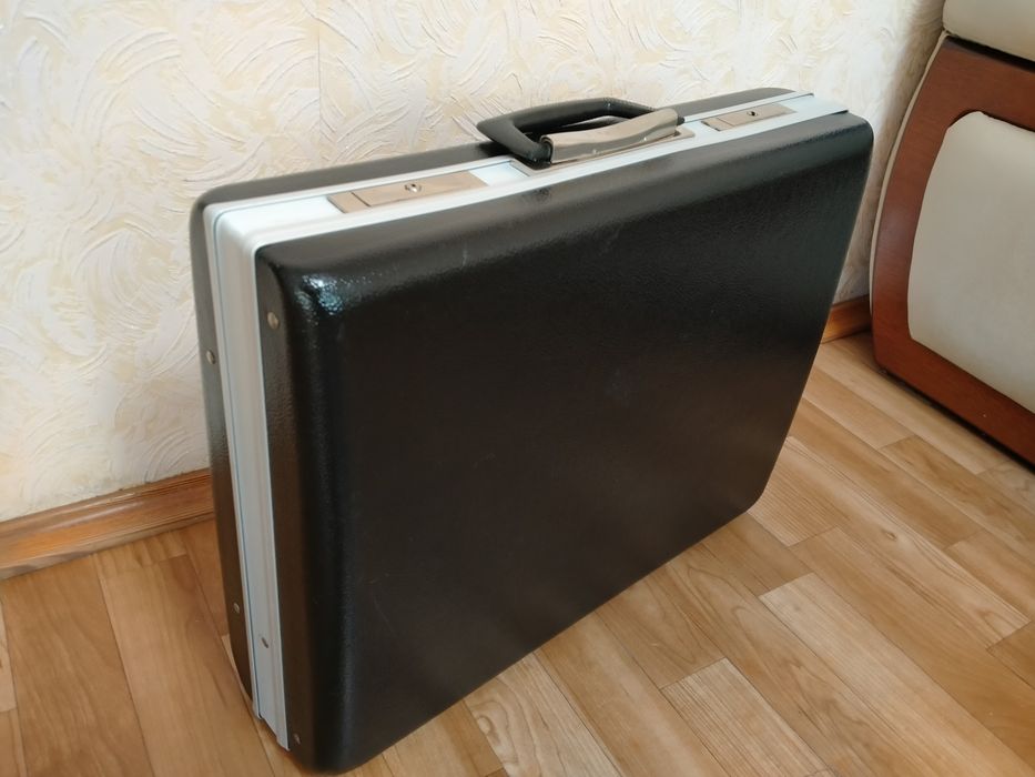 Дипломат чемодан кейс  50-40-15 см. 
СССР 80 -х.