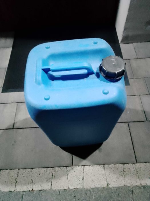 BAŃKI (kanistry 25 l )