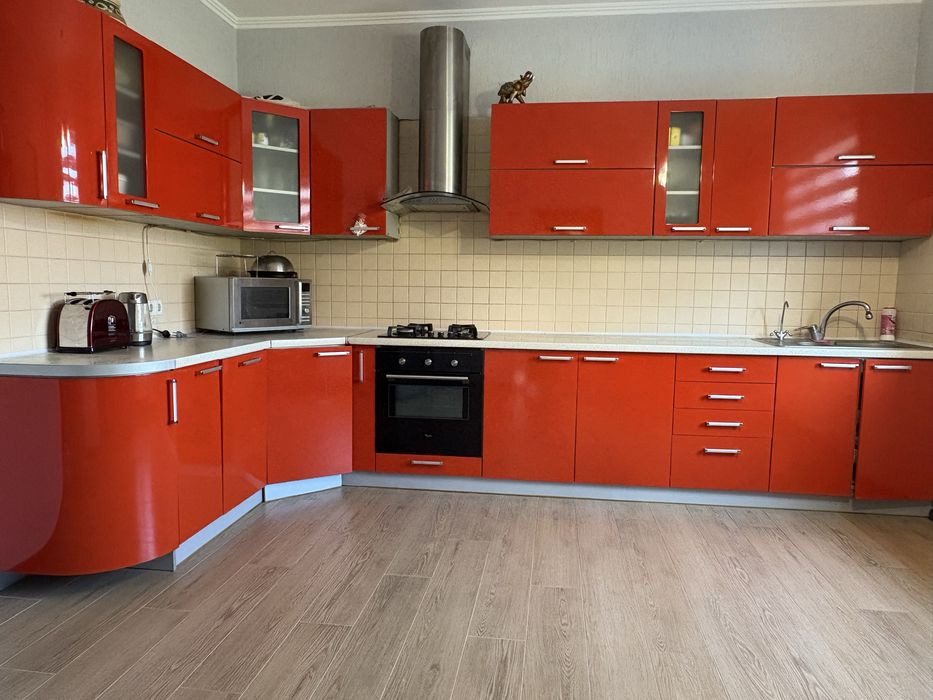 Будинок з ремонтом та бомбосховищем!